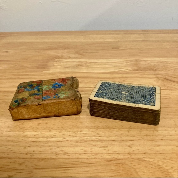 Vintage Mini Playing Card Set Game Folk Art Case - Picture 8 of 16